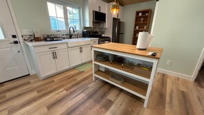 Microondas, horno, placa de cocina