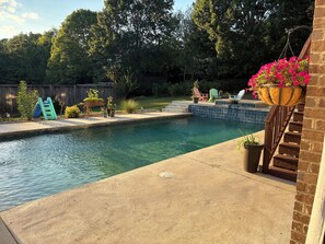 Pool - Sip & Stay sleeps 11, 10 minutes from Ole Miss, 10 minutes from Oxford Square (Oxford)