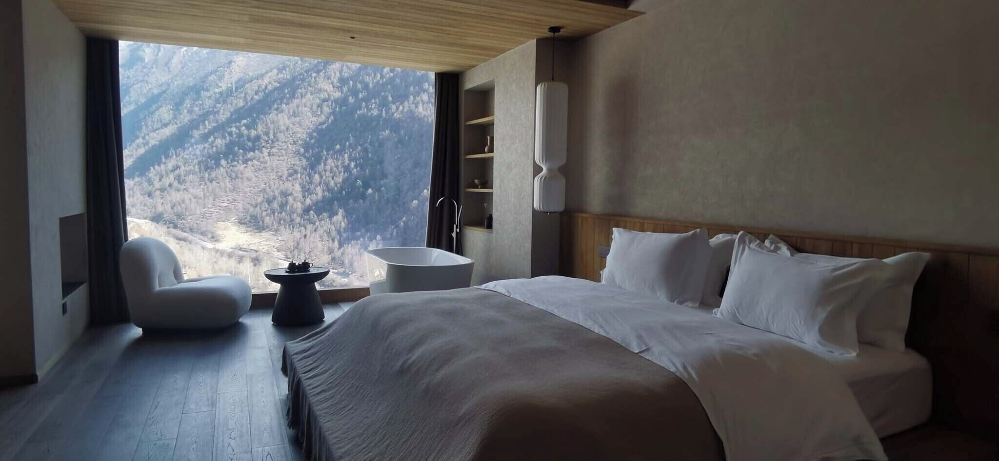 Roupas de cama premium, edredons de pluma, cortinas blackout