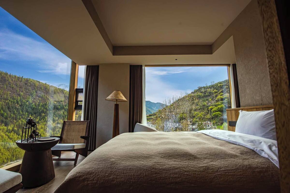 Ropa de cama de alta calidad, cubrecamas y cortinas blackout 