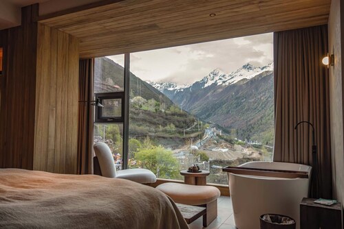 Siguniang Mountain Star Moon Cliff Hotel