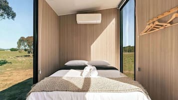 2 bedrooms, bed sheets