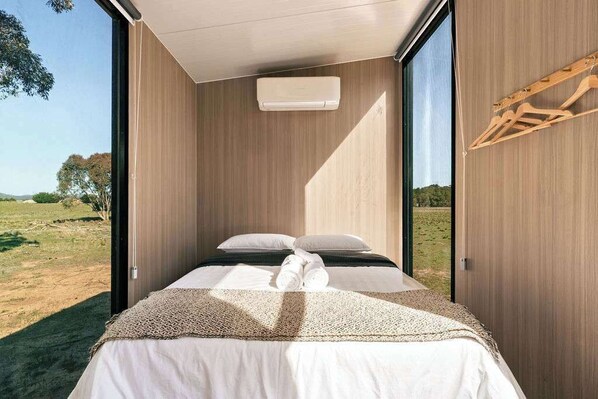 2 bedrooms, bed sheets