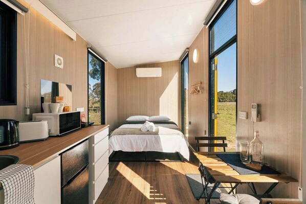 Fridge, microwave, stovetop, toaster