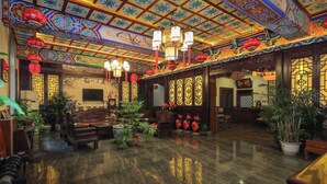 A traditional Chinese room with ornate ceiling, wooden furniture, and potted plants. - PingYao ChengJia Laoyuan Hotel (Jinzhong)