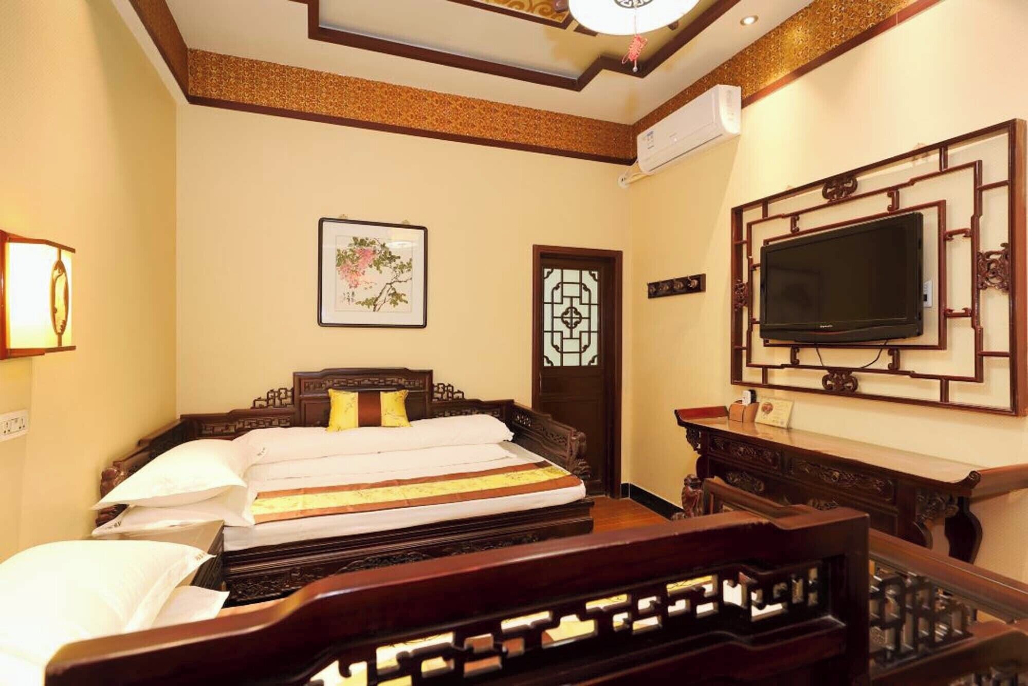 Habitación superior con 2 camas individuales, vistas al patio | Escritorio y wifi gratis