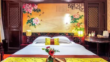 Senior kamer, uitzicht op de binnenplaats | Een bureau, gratis wifi