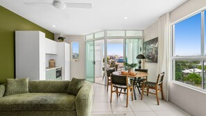 TV - Coralside One-Bedroom City Getaway (Cairns North)