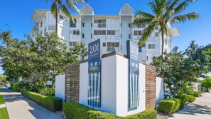 Exterior - Coralside One-Bedroom City Getaway (Cairns North)