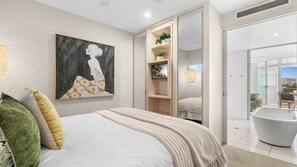 1 bedroom, iron/ironing board, travel cot, WiFi - Coralside One-Bedroom City Getaway (Cairns North)