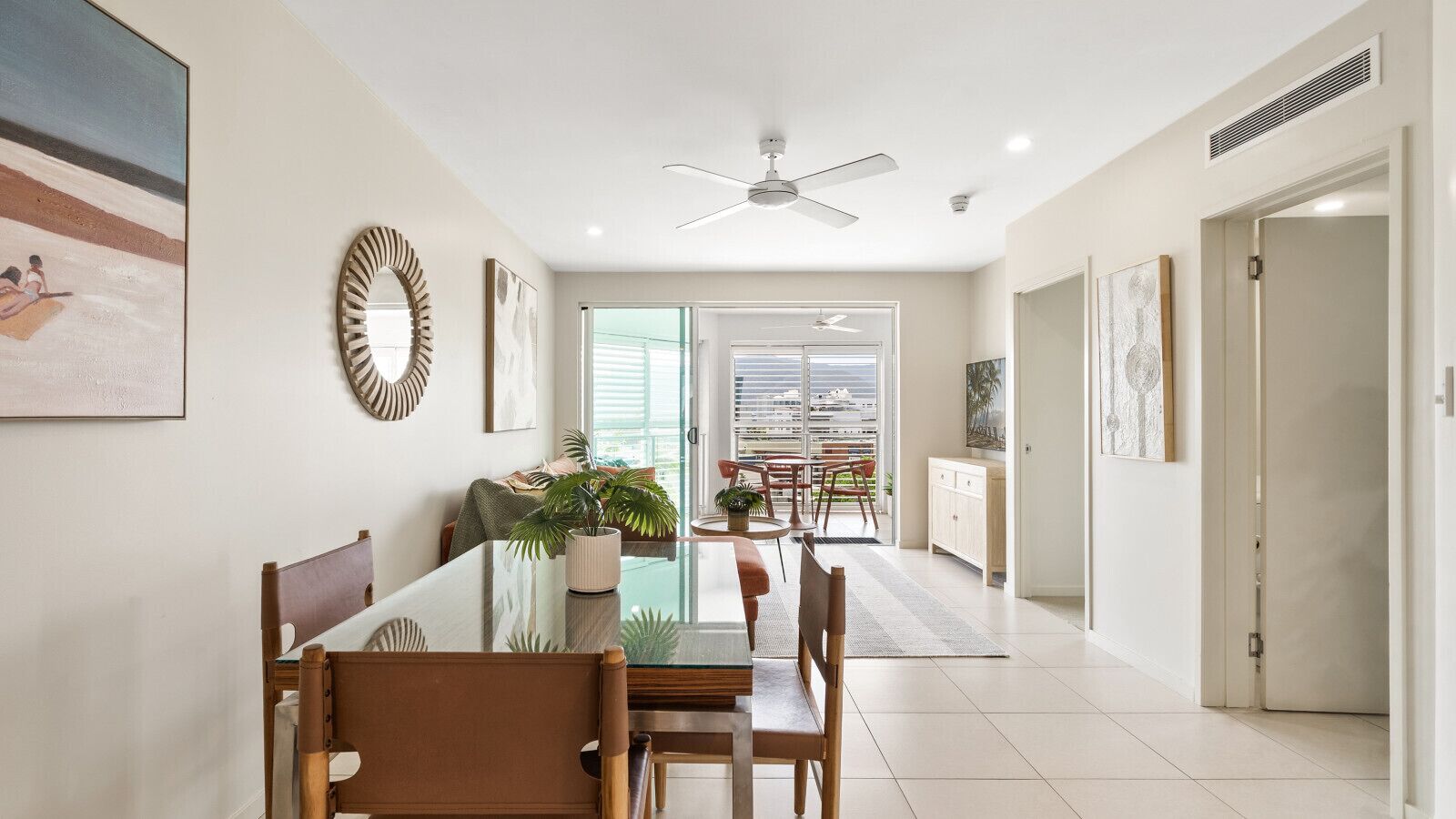 Azureside Apartment Retreat  5th Floor Stay Near Cairns Esplanade With Pool - クイーンズランド