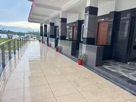 Deluxe Double Room, 1 Queen Bed, Non Smoking, Pets Not Allowed | Desk, laptop workspace, iron/ironing board, bed sheets