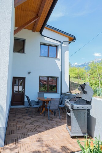 Spacious 2-bedroom apartment with large private terrace and BBQ