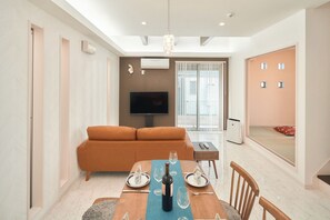 Interior - TSUBAKI Raku no Yado Tsubaki A quiet house near Kansai Airport, ideal for family trips. (Izumisano)