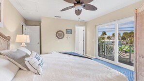 2 bedrooms, iron/ironing board, free WiFi, bed sheets - Seaside Sanctuary - private deeded beach access Pelican Shores (Englewood)