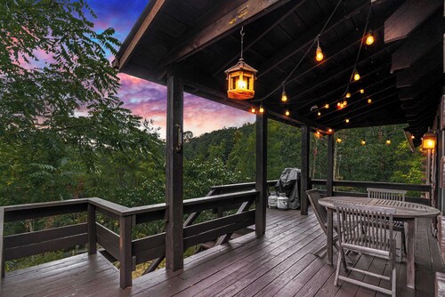 Dog Friendly with Fire Pit and Yard by the River