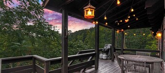 Dog Friendly with Fire Pit and Yard by the River