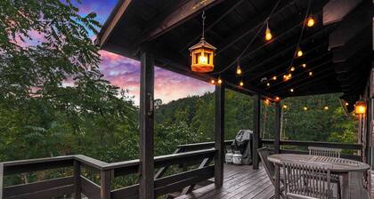 Dog Friendly with Fire Pit and Yard by the River