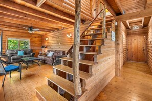 TV - Dog Friendly with Fire Pit and Yard by the River (Baker)