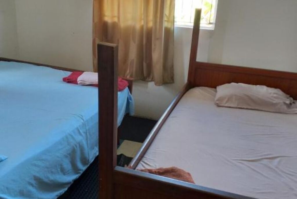 3 多间卧室、熨斗/熨衣板、上网接入、床单