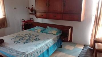 3 dormitorios, tabla de planchar con plancha, Internet y ropa de cama