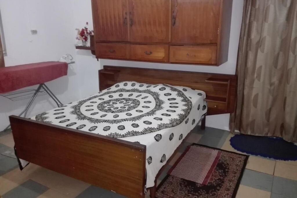 3 dormitorios, tabla de planchar con plancha, Internet y ropa de cama