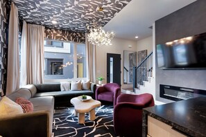 Télévision, cheminée