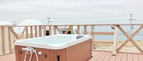 Bañera de hidromasaje al aire libre