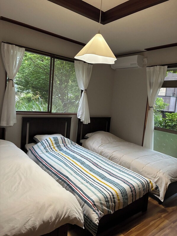 3 bedrooms, iron/ironing board, free WiFi, bed sheets