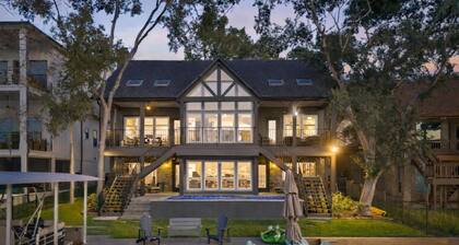 Luxury Lakefront: Gameroom, Pool, Spa, Amenities! Sleeps 16 - Family Friendly!