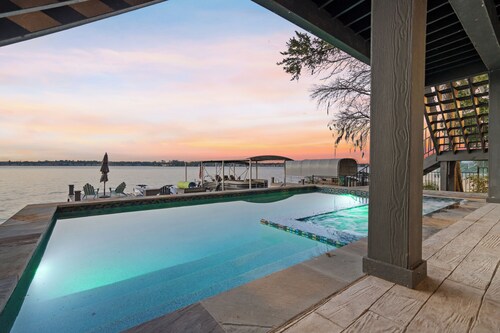 Luxury Lakefront: Gameroom, Pool, Spa, Amenities! Sleeps 16 - Family Friendly!