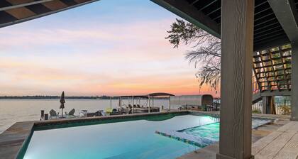 Luxury Lakefront: Gameroom, Pool, Spa, Amenities! Sleeps 16 - Family Friendly!