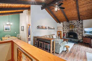 テレビ、書斎 / ワークスペース