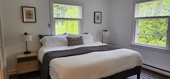 3 bedrooms, desk, free WiFi, bed sheets