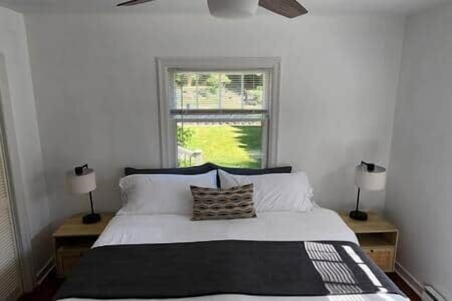 3 chambres, bureau, Wi-Fi gratuit, draps fournis