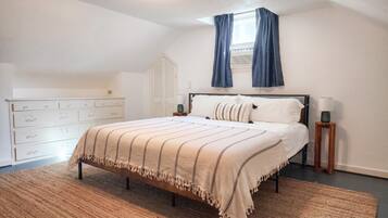 3 bedrooms, desk, free WiFi, bed sheets
