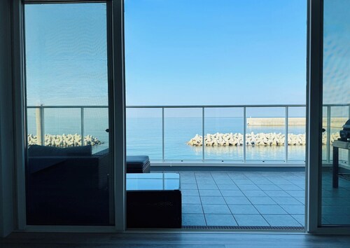 Awaji Island Oceanfront Balcony  A white hideaway / Sumoto Hyōgo