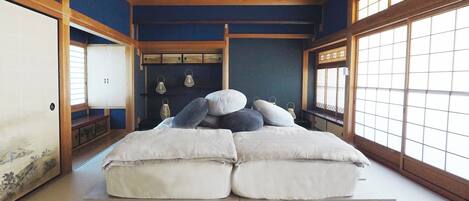 1 bedroom, desk, free WiFi, bed sheets