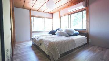 2 bedrooms, desk, free WiFi, bed sheets