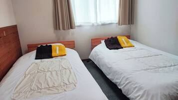 1 bedroom, desk, free WiFi, bed sheets