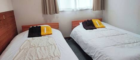 1 bedroom, desk, free WiFi, bed sheets