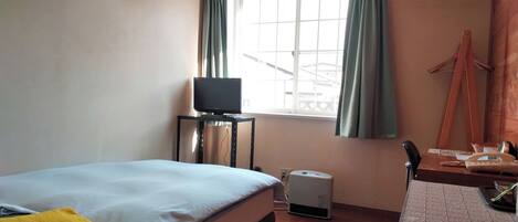 1 bedroom, desk, free WiFi, bed sheets