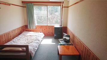 1 habitación, escritorio, wifi gratis y ropa de cama