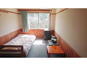 1 slaapkamer, een bureau, gratis wifi, beddengoed