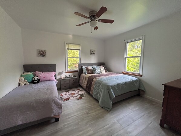 2 bedrooms, in-room safe, iron/ironing board, free WiFi