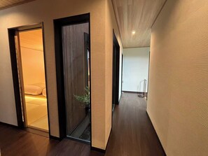 4 camere, una scrivania, ferro/asse da stiro, Wi-Fi gratuito