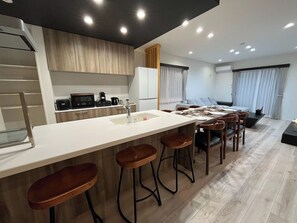 Dining - 4minute walk from Dazaifu Station max 11 people / Dazaifu Fukuoka (Dazaifu)
