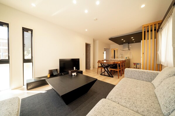 TV - 4minute walk from Dazaifu Station max 11 people / Dazaifu Fukuoka (Dazaifu)