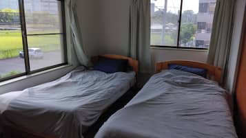 3 quartos, escrivaninha, Wi-Fi de cortesia, roupa de cama
