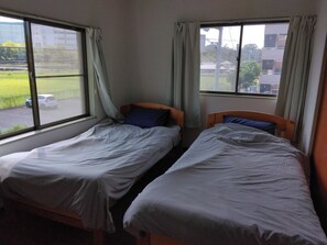 3 bedrooms, desk, free WiFi, bed sheets